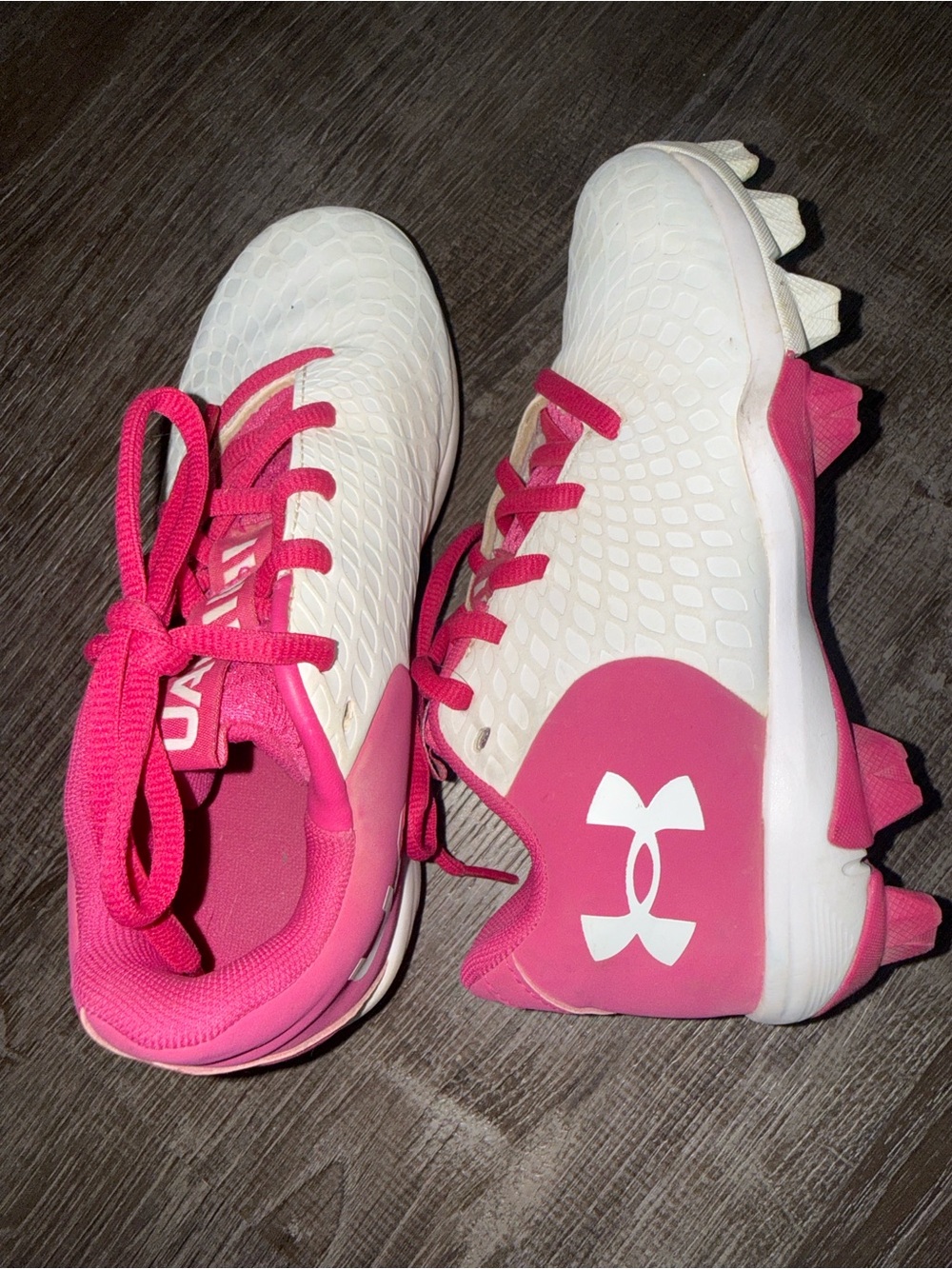 Under Armour Kids White and Hot Pink baseball softball cleats sz 1 Y